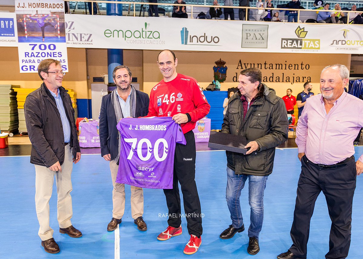 Jota Hombrados <a href="/jjhombrados/">JJ Hombrados (Todo alrededor del deporte)</a> continuará la próxima temporada en el Quabit BM Guadalajara 💪. 
Mañana en rueda de prensa estará acompañado por Jorge Algarate director territorial centro de QUABIT INMOBILIARIA y nuestro presidente y vicepresidente, para anunciar esta gran noticia 🙌