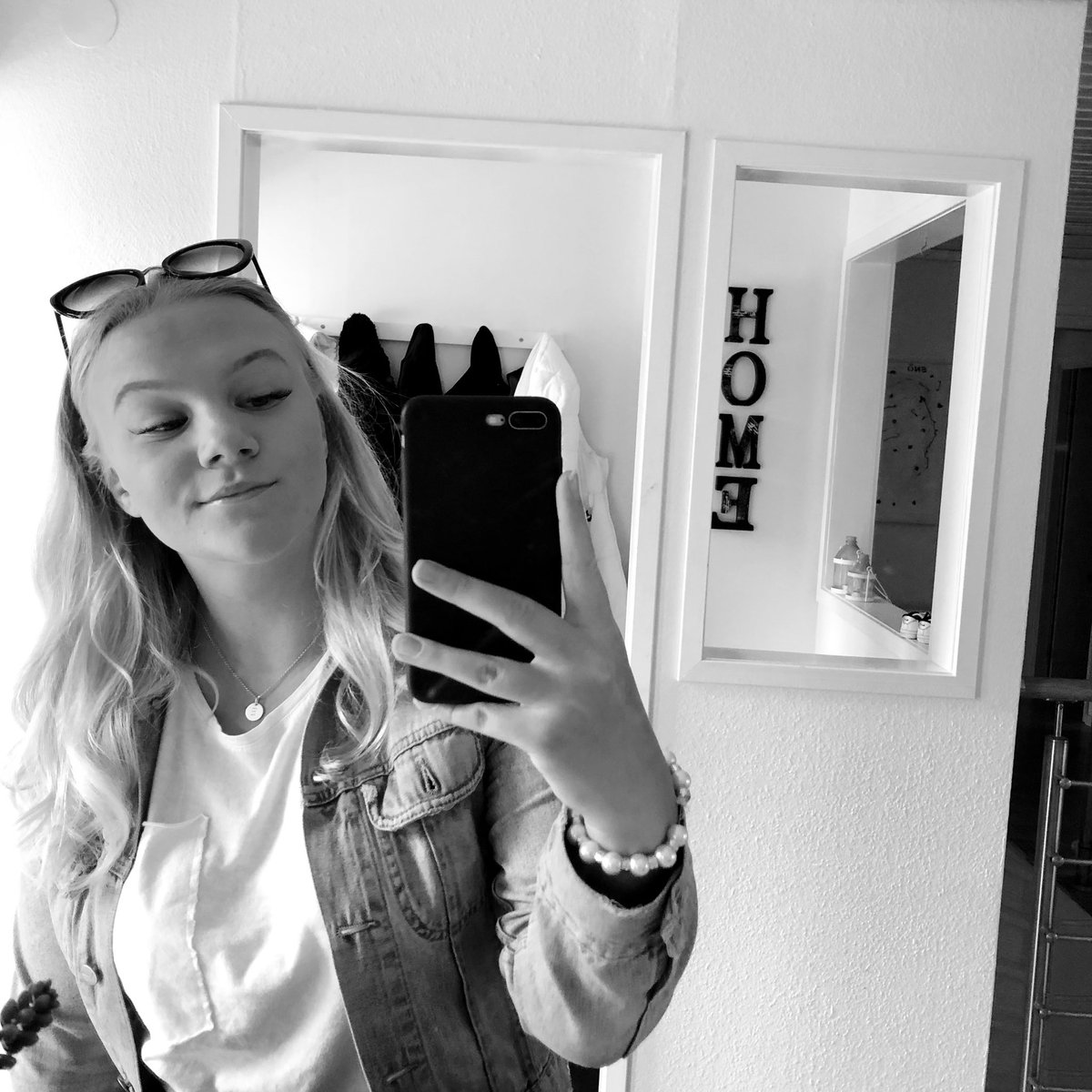 emiliaaskoglund's tweet photo. Happy early Tuesday! 

Let’s make this, tomorrow and every other day the best day ever! 
#happytuesday #TuesdaySelfie #DolanTwins #GraysonDolan #EthanDolan @GraysonDolan @GraysonDolan @EthanDolan @EthanDolan https://t.co/SVoyWNo7rI