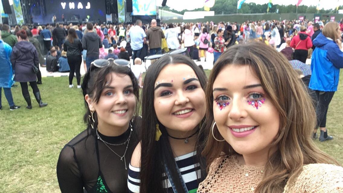 sunshineshonagh's tweet photo. Exactly a year ago watching @picturethis at Belsonic &amp; now counting the days till we see them again Friday at Botanical Gardens 🌸🍃🌻 https://t.co/31Egep8SDe