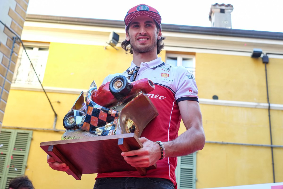 #F1 L'Alfa Romeo Racing sulle strade di Brisighella per il Trofeo Bandini 2019: premiato Antonio Giovinazzi >> bit.ly/31FADZh