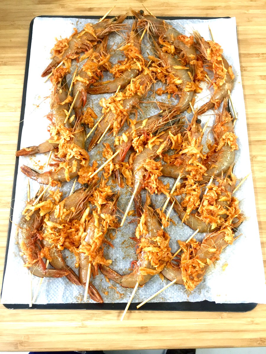 Le Simplissime « Cuisine asiatique la plus facile du Monde » avance. La recette de brochettes de crevettes marinées
 au curry rouge et au gingembre est l’un de mes coups de cœur !