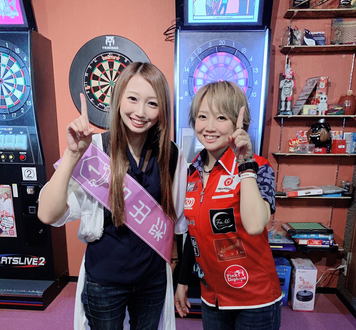 tode_chan's tweet image. @myao_shima さん★
お写真撮らせていただきました！
ショートが似合う人ってやっぱり美人…♡♡
ありがとうございました！

#ダーツ女子
#全力ダーツ好き
#LaBit