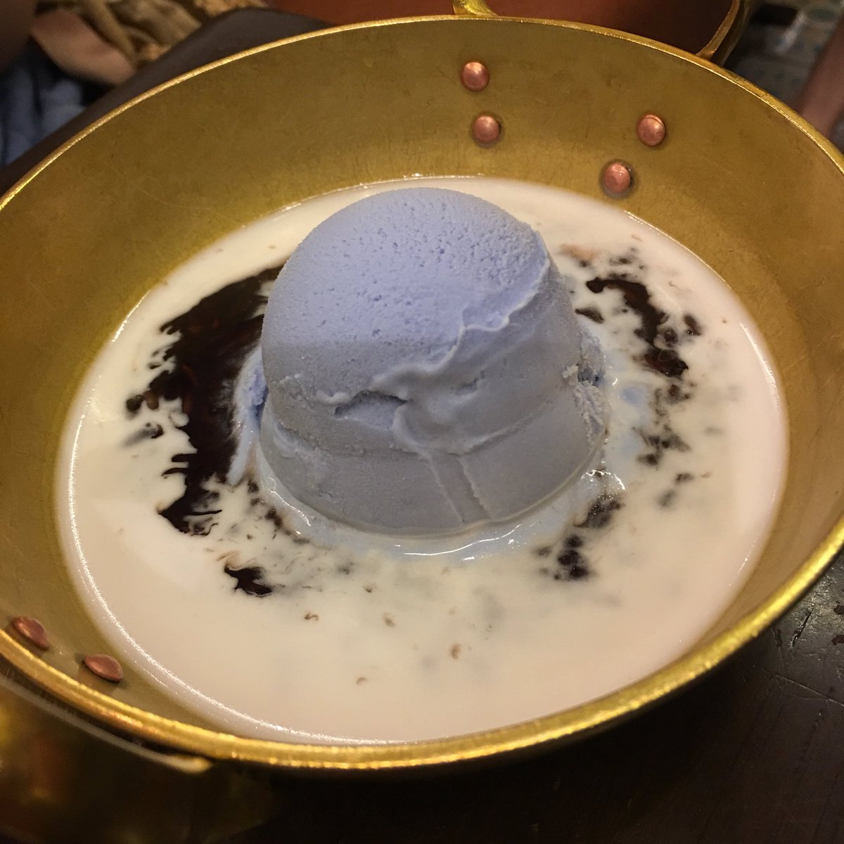 cqniwp's tweet photo. ร้านไอติมภูเก็ต Torry’s iscream อร่อยมากๆๆๆ ทุกเมนู bigomoi เด็ดมาก เป็นไอติมอัญชันในข้าวเหนียวถั่วดำ ครัวซองก็อร่อย คุ้กกี้ก็ดีงาม ชอบทุกรสเลย ร้านสวยยด้วย #อร่อยไปแดก #รีวิวภูเก็ต @aroii https://t.co/VV3Ss1ipMk