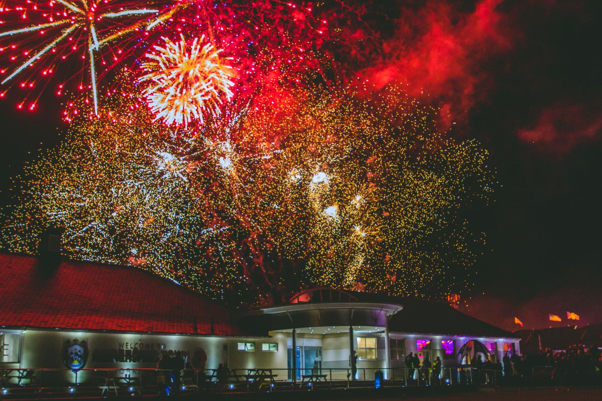 SAVE THE DATE!
On Sunday 27 October we will be holding our annual Huddersfield Town Fireworks Event 🎆🎇✨
This will be at an exciting brand new location, to be announced soon 👀
#events #htafc #fireworks #family  (SM)
📸 @eltoromedia_com