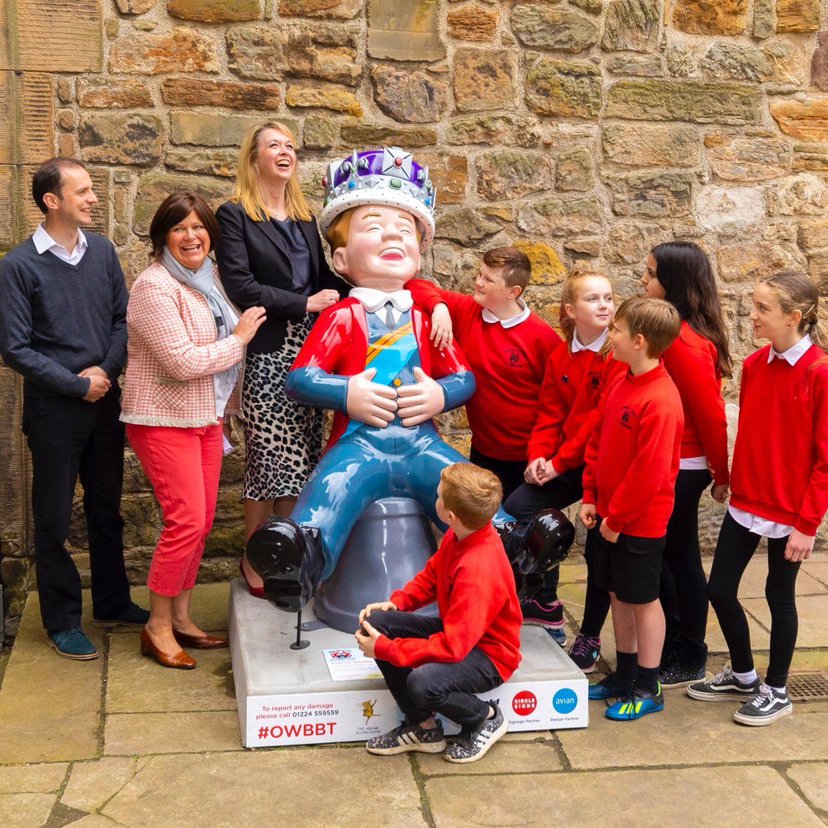 Welcome to our newest addition to the St Andrews family #OorPrinceWullie 👏

Oor Prince Wullie joins St Andrews as part of <a href="/OWBIGBucket/">Oor Wullie's BIG Bucket Trail</a> and was welcomed by <a href="/StephenGethins/">Stephen Gethins MP</a> <a href="/tourismstandrew/">Tourism St Andrews</a> alongside pupils from Lawhead Primary.

#evertoexcel