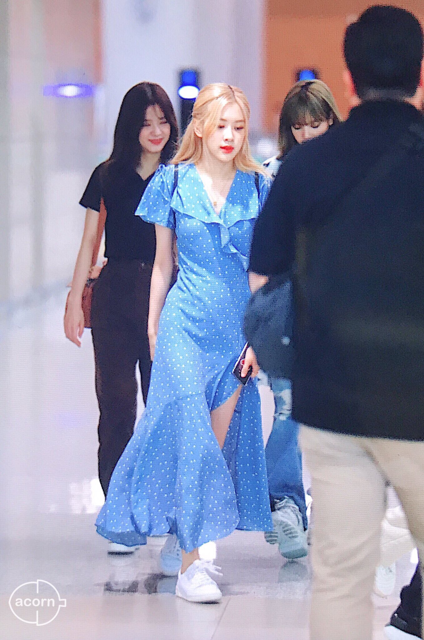 サブリー Twiceの私服を見てるとblackpinkのセレブ感エグい ロゼ完全お姫様だし リサはvuittonジャケットってこともあるけど ジーンズコーデだけでこんなにお洒落に着こなしてて ジスは4人の中で1番シンプルだけどカラーコーデの達人で ジェニは色んな サブリー Twiceの私服を見てるとblackpinkのセレブ感エグい ロゼ完全お姫様だし リサはvuittonジャケットってこともあるけど ジーンズコーデだけでこんなにお洒落に着こなしてて ジスは4人の中で1番シンプルだけどカラーコーデの達人で ジェニは色んな