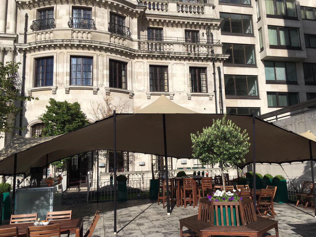 4HamiltonPlace's tweet image. We were delighted on Friday when the sun came out for our Worlds BBQ evening, how stunning are @IntentProd marquee on our #MayfairVenue terrace? bit.ly/2iZWGIS