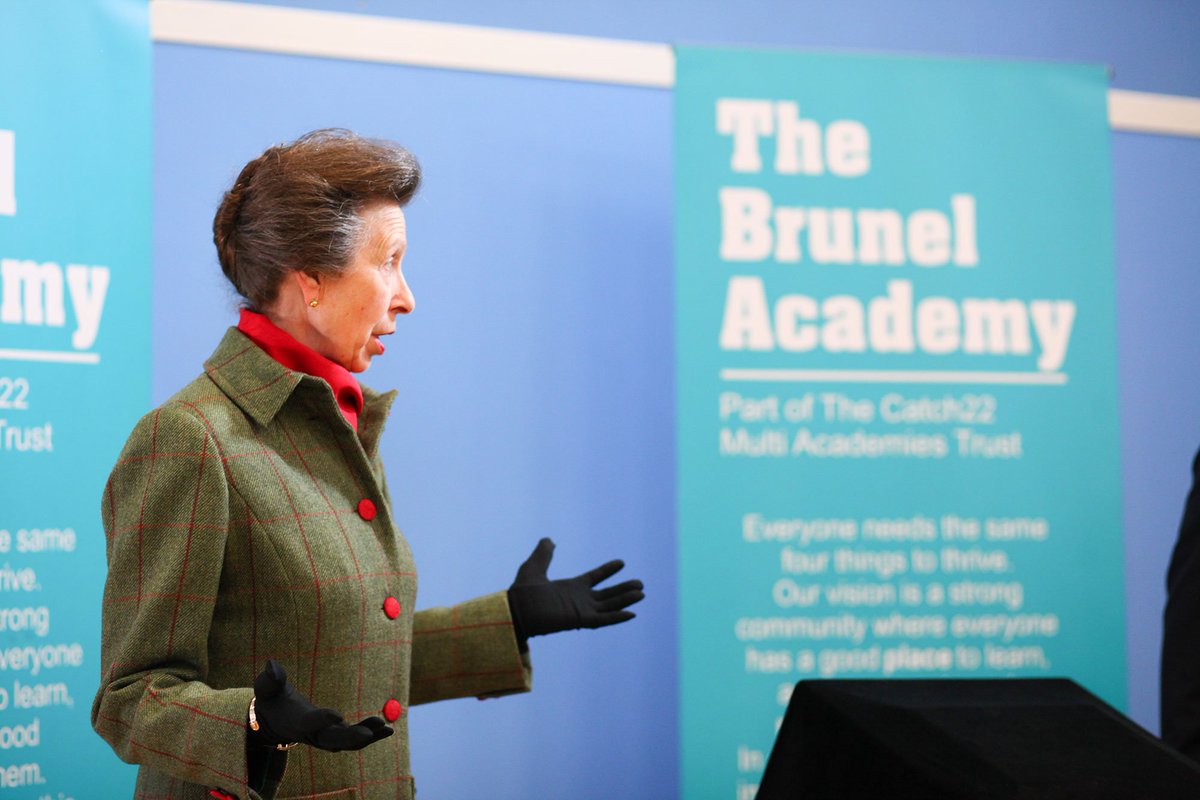 We received the royal stamp of approval at a recent project opening for Brunell Academy! This project involved building a new Multi-Use Games Area and entrance to the academy👑