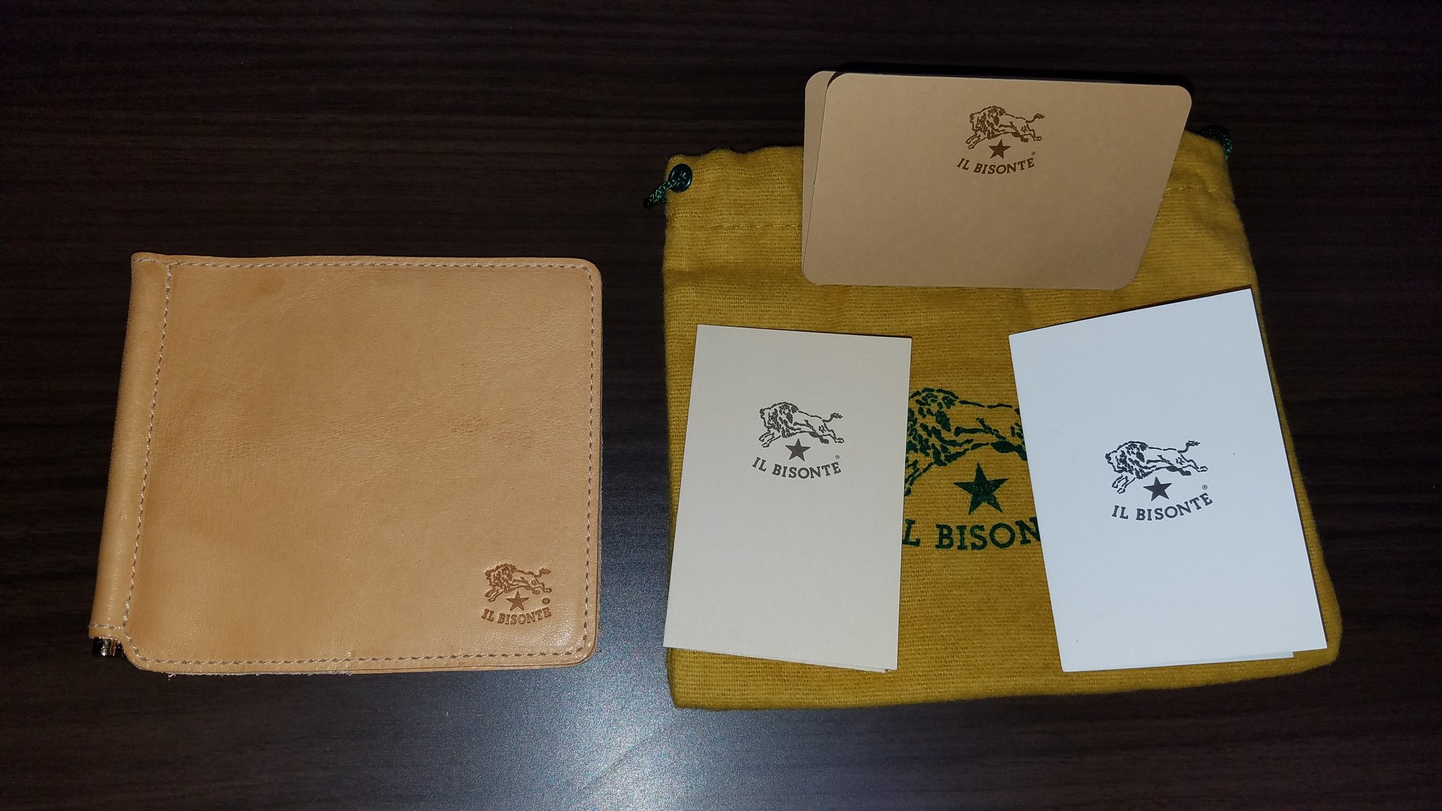 おこめ イルビゾンテのマネークリップ届いた 育てていくよ もう少ししたらお財布も変えるつもりだけど 僕いつも電子マネーだからお財布なしでこれだけでもいいかも 笑 T Co Tyfsa90j5u Twitter