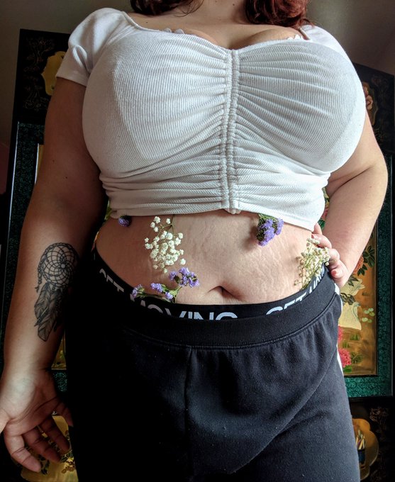 Watch Nymph Thiccc's leaked NSFW photo on TwXstars