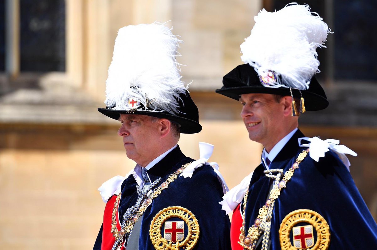 RoyalFamily's tweet photo. Today, the Order includes the Queen, who is Sovereign of the Garter, several senior Members of the Royal Family including the Prince of Wales and Duke of Cambridge, to make up twenty-five knights chosen in recognition of their work. #GarterDay https://t.co/g7O6FkWFCY