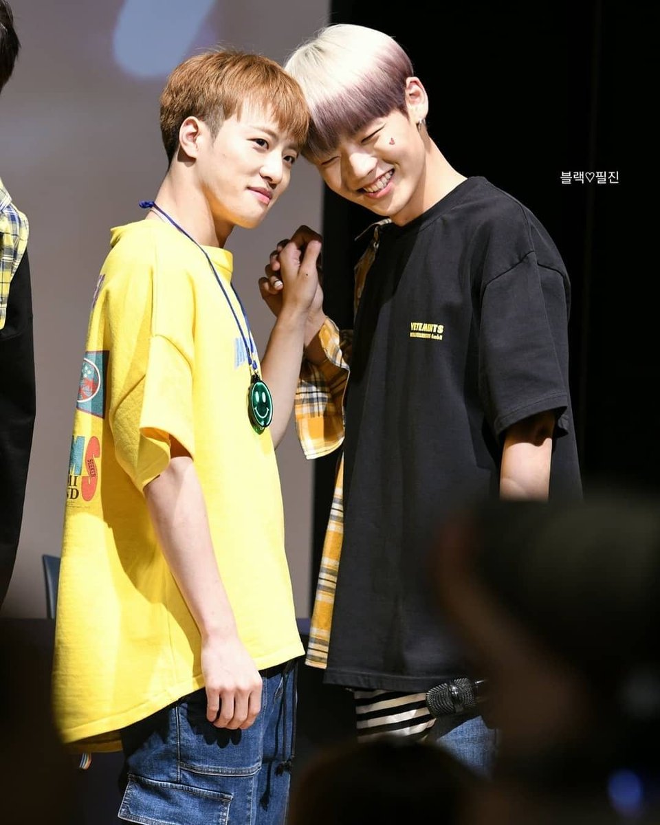 wdznghao's tweet photo. #feelchan: besties rights https://t.co/T7vSHJJBQZ