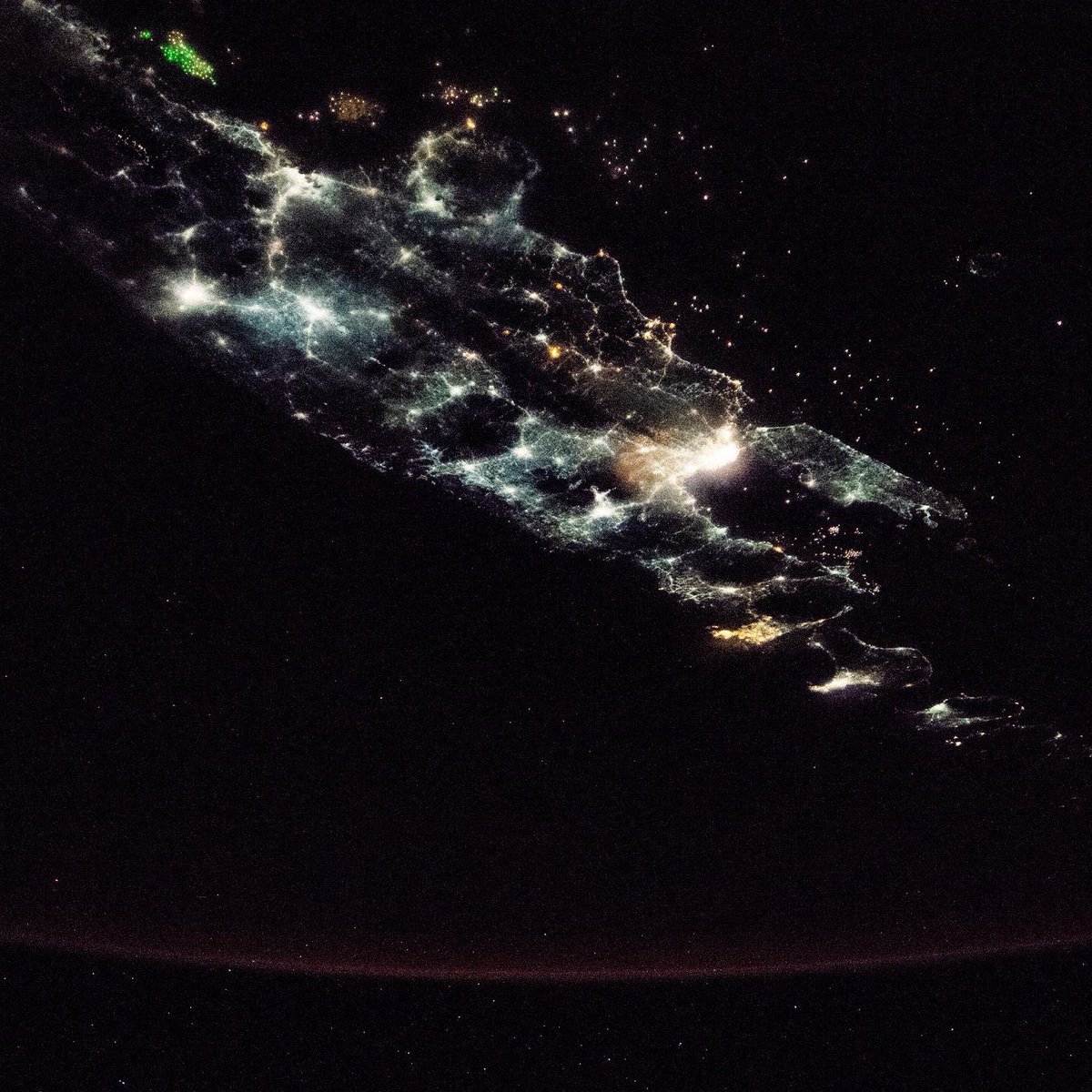 <a href="/acipanser/">buaci 🍉</a> Dari Pantauan Satelit NASA saja TUNJUNGAN Plaza Paling bersinar.