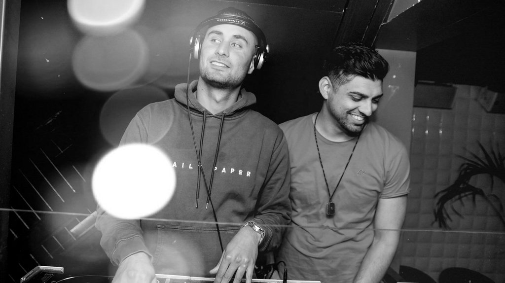 backsnapmusic's tweet photo. When you see someone bringing in food 😏🍕  

#backsnap #invites #party #amsterdam #friends #food #fun #dance #girls #reggaeton #moombahton #dutch #hiphop #dancehall #drinks #cocktails #music #dj #duo #brother #reunion #balloons #merchandise #next #episode https://t.co/q8R2hIih7D