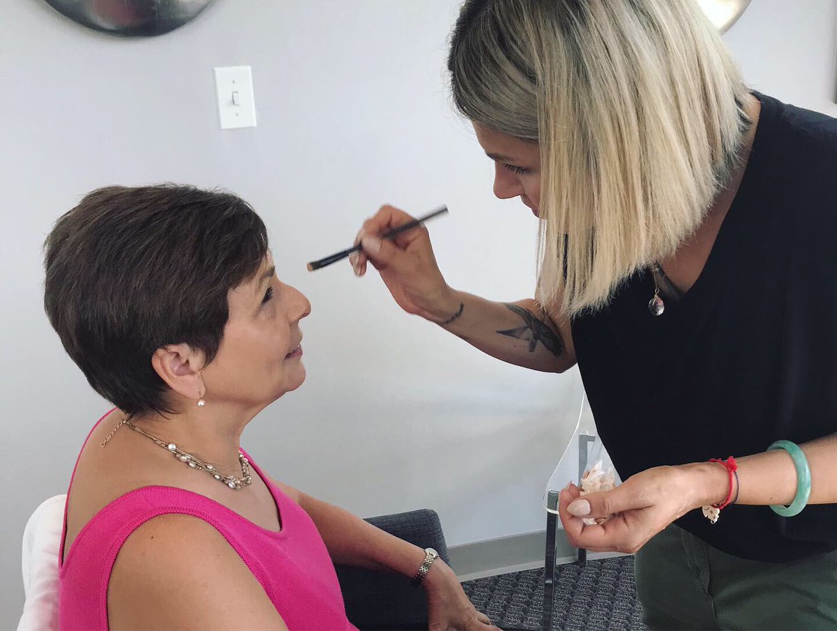 mommydibs's tweet photo. We had a great #mdibspeakersworkshop on Friday! Our aspiring mommy dentist speakers had professional headshots taken, learned about what a speakers packet should look like, & practiced speaking in front of an audience! Thank you SDI for sponsoring! #womenspeakers https://t.co/4M4jtuTFOn