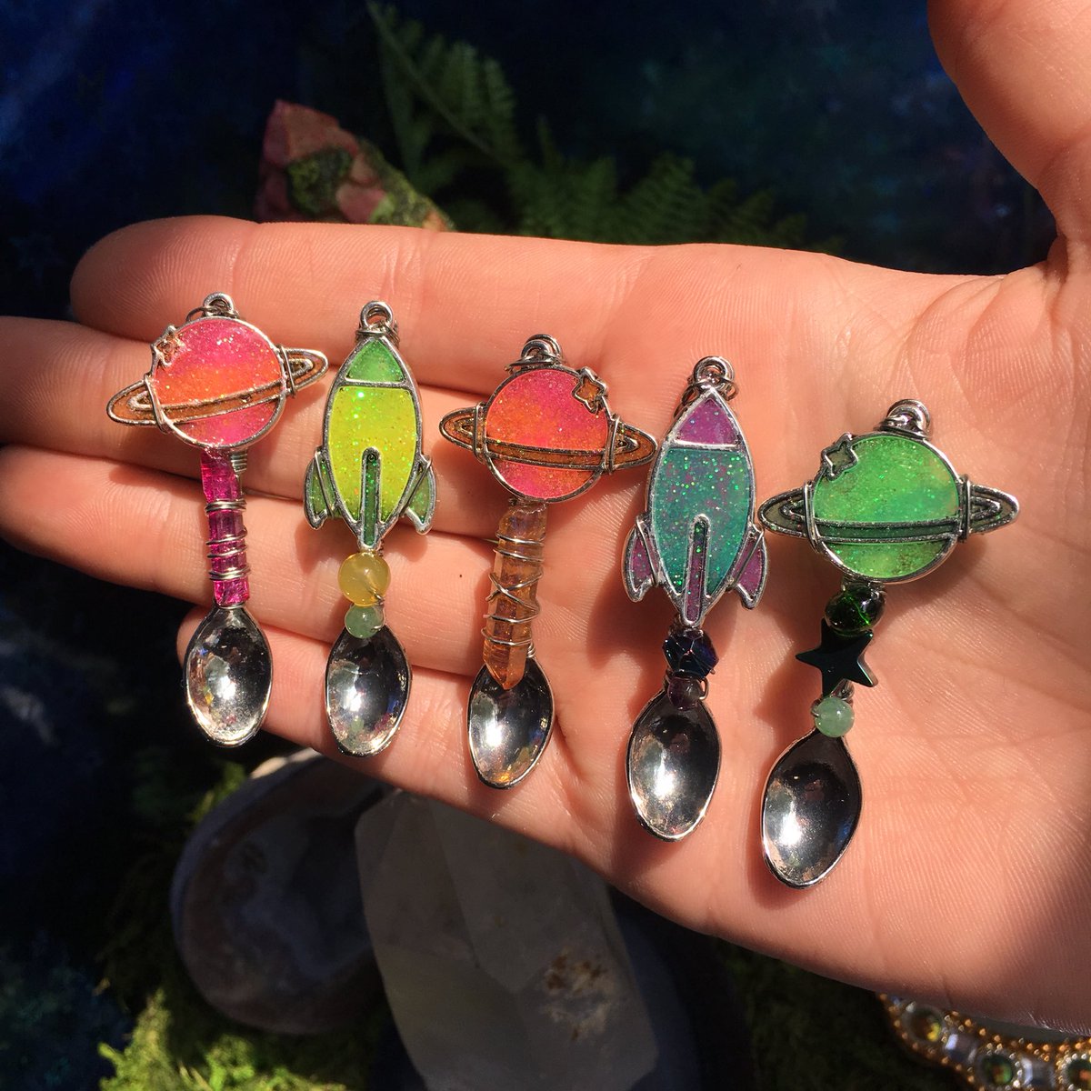 magicalminniex's tweet photo. MAGICAL MONDAY GIVEAWAYS (Round 1)

🌈Prize: Spoon pendant necklace of your choice; UV sailor moon, crystal wire wrapped or UV resin charm on your choice of cord/chain necklace!

✨TO ENTER:
-RT
-FAV
-TAG A FRIEND
*(You must be following me to win)*

👀Winner picked Friday @ 4pm! https://t.co/wL1MsaBDmt