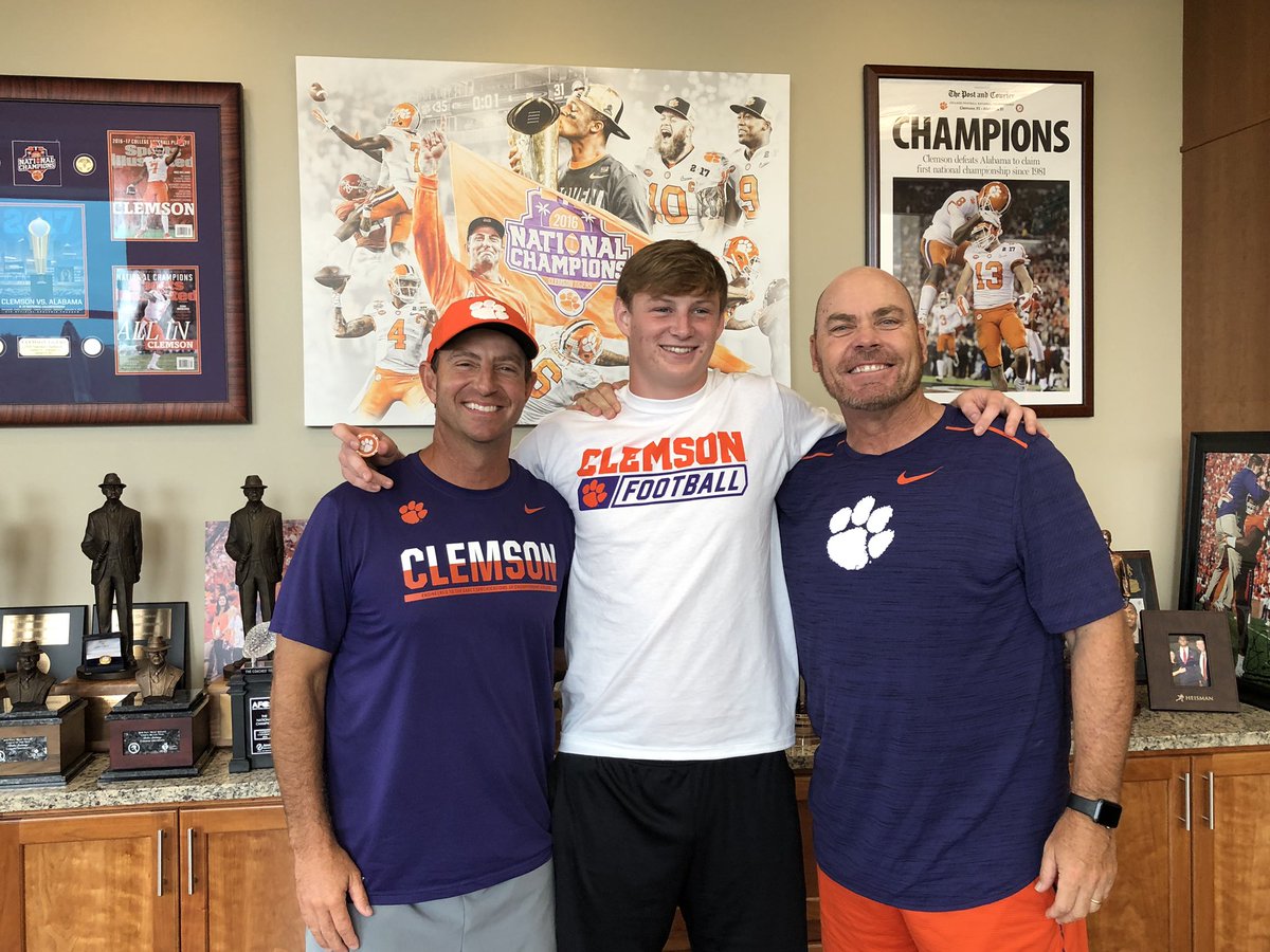 Sage_Ennis's tweet photo. It’s never felt so good to be a Tiger! 🐅🧡💜 #ALLIN #WE2DEEP20 @CoachQGray @tysonjimmie @BSmooth48 @dpearma @CoachVenables @ClemsonFB @Clemson247 https://t.co/5CviqrE3KR