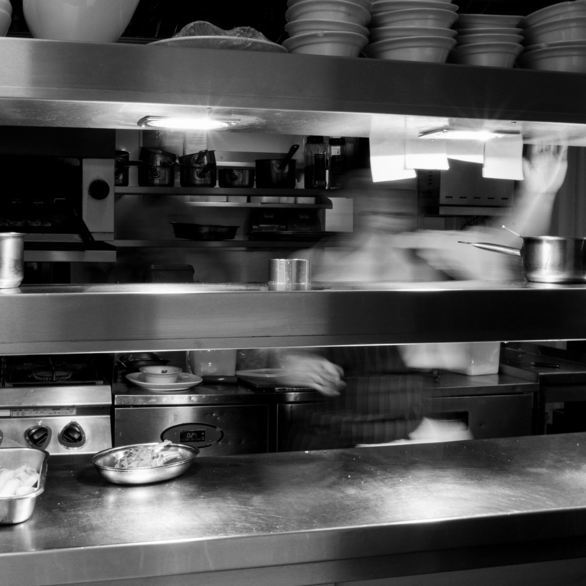 ProChefRange's tweet image. We interrupted a busy service at The Barrel Inn at Bretton to drop off some of our Chicken Terrine and just about got time to take a picture of their great team in action! Order your Pro Chef terrine today ➡️ow.ly/grzE50uG7IT