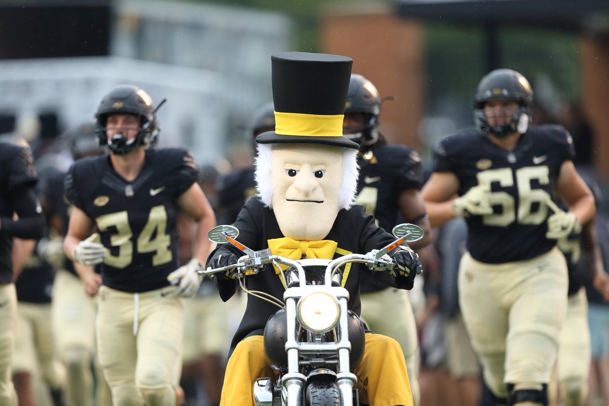 DemonDeacons's tweet image. Happy #NationalMascotDay to our No. 1️⃣. We 🖤 the Deacon!