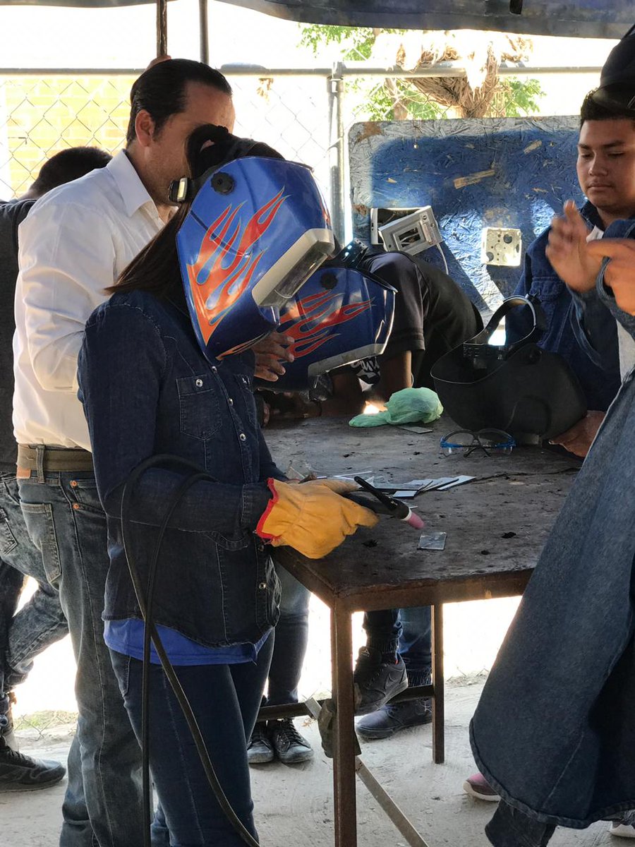 ⚙️Alumnos de Mantenimiento Industrial 4B, soldando con gas Argón, asesorados por su maestro Ing. Omar López  #Somoscecytec #YoNoAbandono #FuerteCoahuilaEs <a href="/asdru9/">Asdru</a>
 <a href="/Demetrio_Z/">Demetrio Zuñiga</a> <a href="/lugocecytec/">Carlos Lugo</a> <a href="/CECyTECoahuila/">CECyTE Coahuila</a> 
<a href="/GobDeCoahuila/">Gobierno de Coahuila</a>