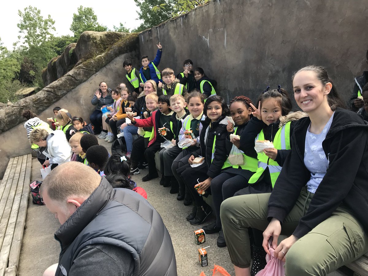 firsprimarysale's tweet photo. #Year2LS #Year2SJ We were all smiles until the seagulls tried to take our sandwiches! Unfortunately they had some success! #poorSufyan #trip #Blackpool #topic #animals https://t.co/BnooVbM4m9