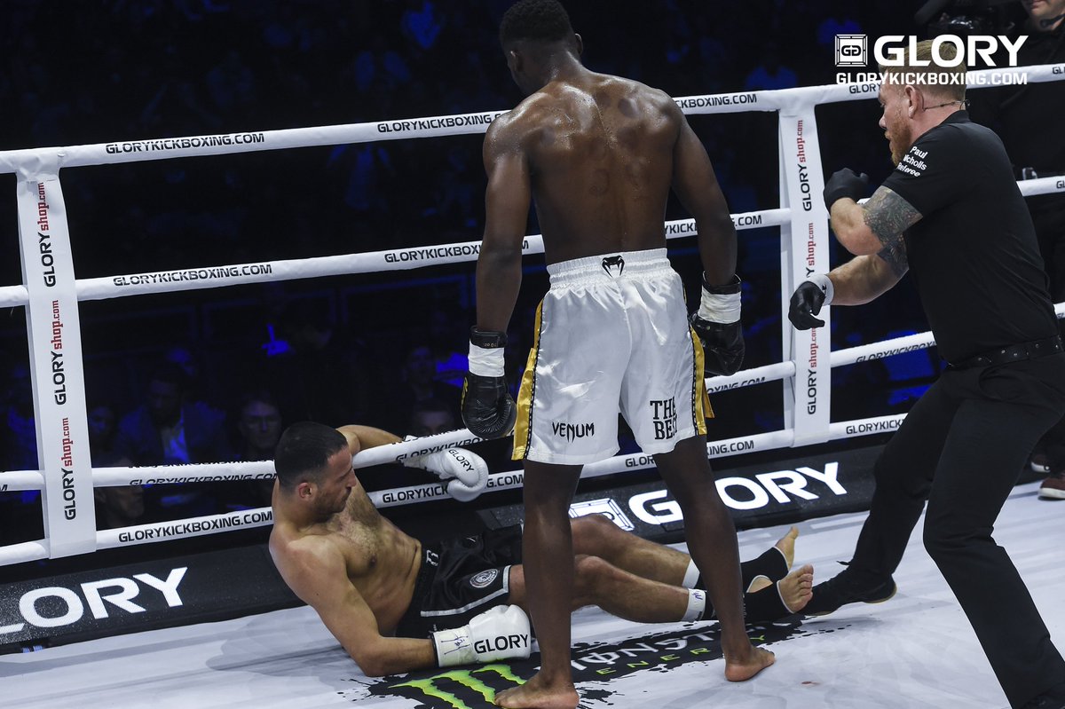 GLORY_WS's tweet photo. 🚨 PROGRAMMING ALERT 🚨
#GLORY63 and #GLORY64 rewind air TONIGHT on @CBSSportsNet from 8-10 PM ET and 11 PM ET - 1 AM ET! https://t.co/m5S6FDAfd0