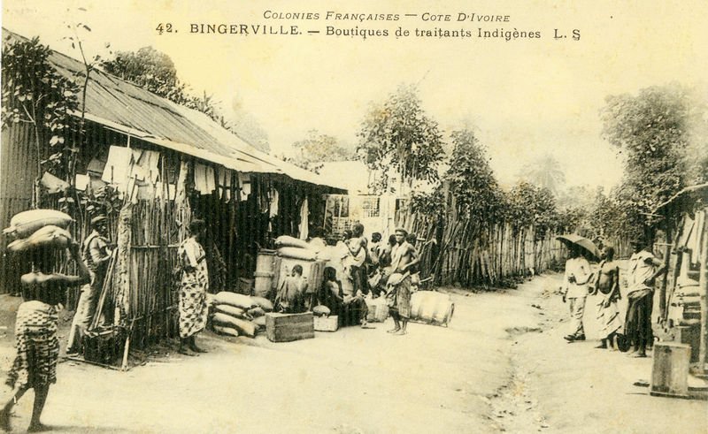 Badciss's tweet photo. Bingerville, rue marchande et abords du Wharf.
Bingerville ! Naissance d'une capitale, 1899-1909, qui naquit des malheurs de Bassam, en proie à la fièvre jaune qui a décimé plusieurs colons à l'époque ! https://t.co/HXX4wXp2Ag