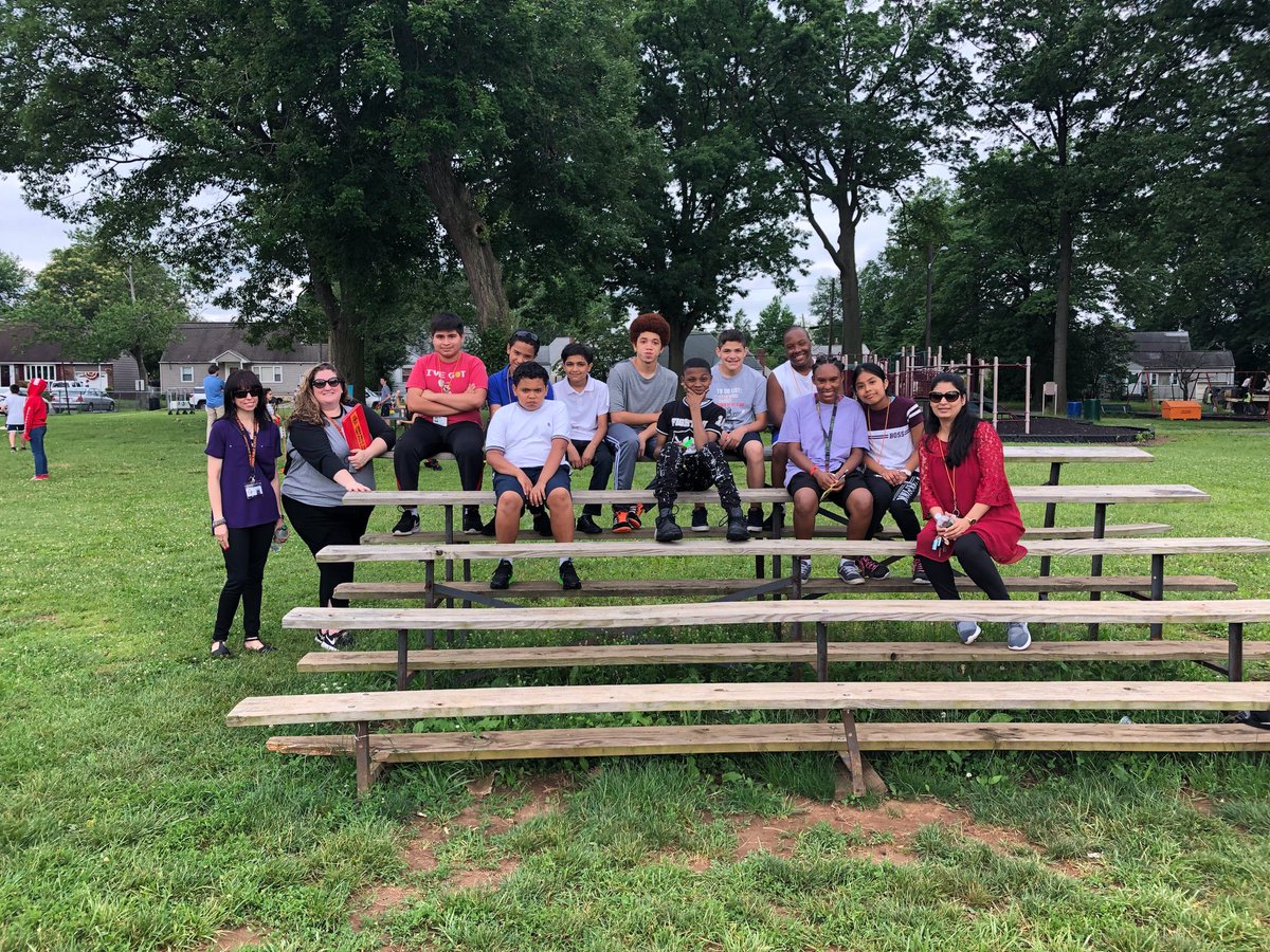 LPS_McManus's tweet photo. 7th Grade Field Day was a blast! Shoutout to Ms. Benner for winning Tug-O-War for the 2nd year in a row, and to our 6th Grade Student Leaders for doing an awesome job running the stations. #MMS1819 #TogetherWeCan #HaveAGreatDayAtMylesJ https://t.co/ytl8KHfaOk