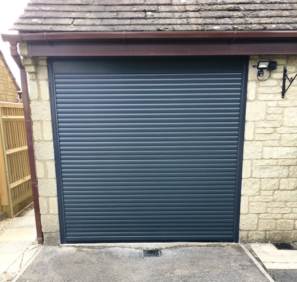 ELITEGDUK's tweet photo. Love this #AlluGuard 55 Insulated #RollerGarageDoor installed last week.
"So pleased with the job. A great experience from first point of contact, the quote and the door being fitted." https://t.co/MtuM9L4JUd