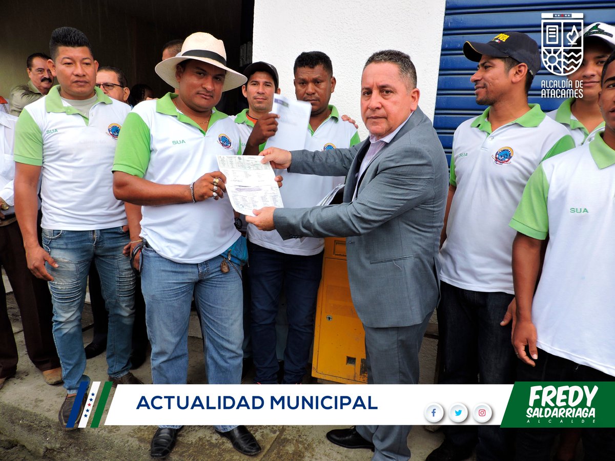 GadAtacames2019's tweet photo. Este lunes en el transcurso de la Hora Cívica Municipal el alcalde Sr. Fredy Saldarriaga Corral, realizó la entrega de los permisos de Operación para la Compañía de Mototaxis de la parroquia Súa SUN TROPICAL. https://t.co/BGj6Zy0CS2