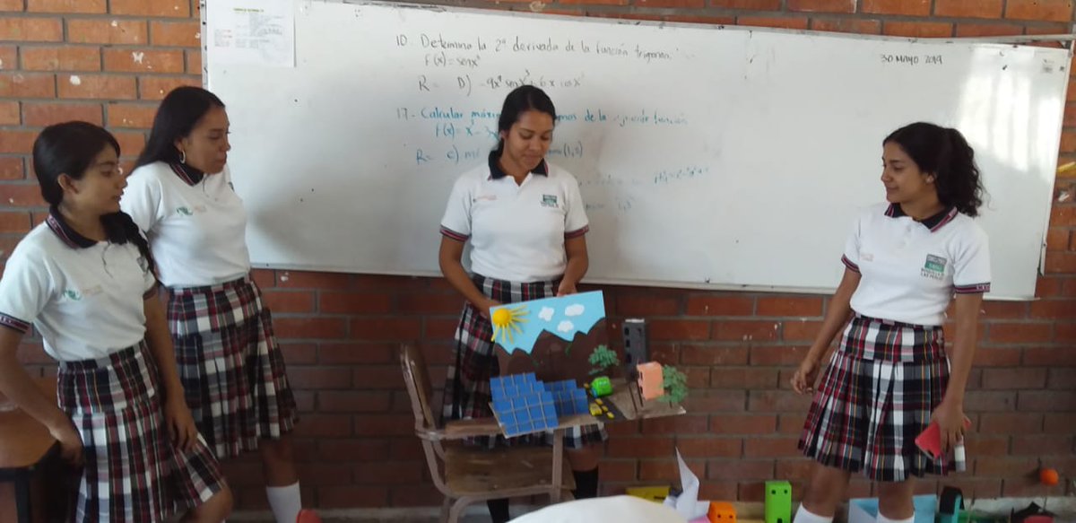 🏫Proyecto transversal, alumnos de 4to semestre, "Mi casa sustentable", Maestras: Myrna Vargas y Marcela Macías #Somoscecytec #YoNoAbandono #FuerteCoahuilaEs <a href="/asdru9/">Asdru</a> <a href="/Demetrio_Z/">Demetrio Zuñiga</a> <a href="/lugocecytec/">Carlos Lugo</a> <a href="/CECyTECoahuila/">CECyTE Coahuila</a> <a href="/GobDeCoahuila/">Gobierno de Coahuila</a>
