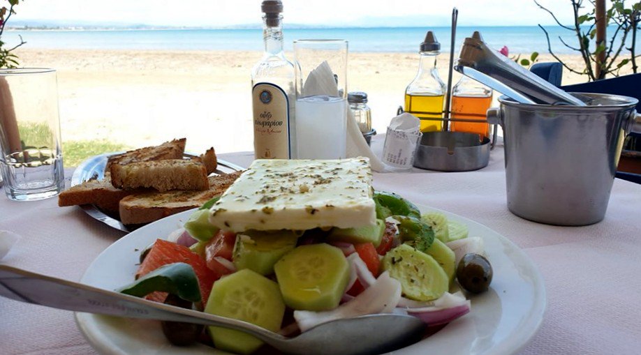 No spirit is more loved by Greeks and foreigners than #ouzo - the national drink of #Greece! The best companion for any summer get-together is a refreshing ouzaki on the rocks!
➡️the-travel-insiders.com/ouzo-national-…
#nationaldrink #traveltips #insidertips #cruiseinsiders #gowiththelocals