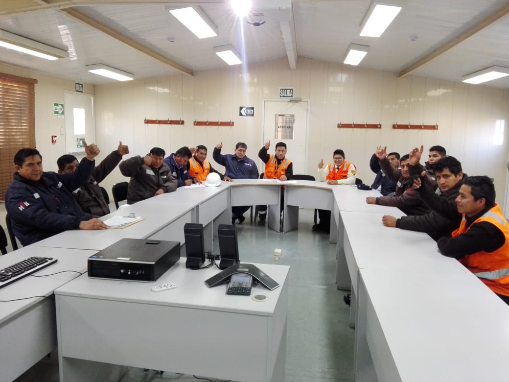 RalVillar2's tweet photo. Nuestro instructor Fredy se fue a Pisco a capacitar en STT y Medio Ambiente a nuestros Liderman destacados en un importante cliente de hidrocarburos, estamos preparados y capacitados...  estamos siempre 100% operativos @LidermanOficial https://t.co/zsi8Q30Ljq
