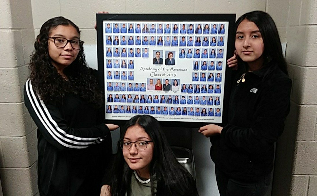 AoAInDetroit's tweet photo. The hanging of the 8th Grade Class Picture has become an @AoAInDetroit tradition! Today we place the #ClassOf2019 in its rightful place!
#DPSCDProud #StudentsRise 
#EveryDayAtAOA
#CountDown620 https://t.co/hLy79IRs8W