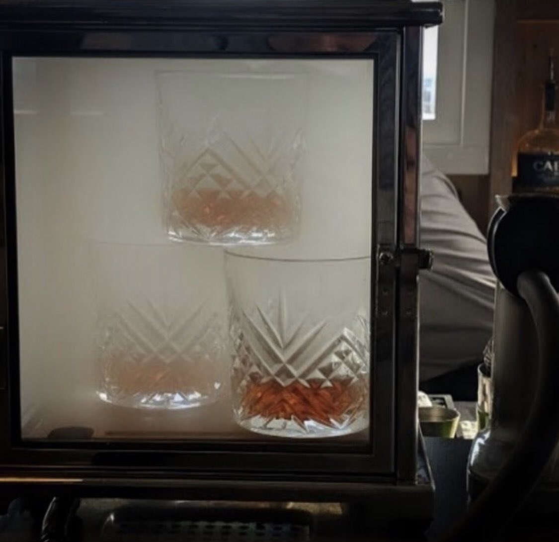 Every Monday is ALL DAY HYDRO HOUR #YQL! That means our incredible Smoked Old Fashioned’s are only $9 😍 have you tried one yet?
.
.
Also enjoy: 
Pints (16oz) $5
Cocktails (2oz) $9
Bubbles (6oz) $6
Highball (1oz) $4
Wine by the Glass (6oz) $5