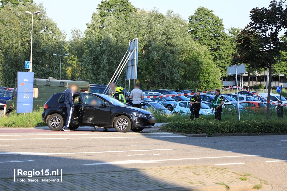 regio15's tweet image. Het #schietincident in #Zoetermeer heeft op de #Denemarkenlaan plaatsgevonden. Er wordt één persoon onderzocht in de ambulance.