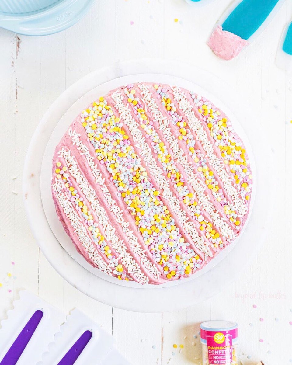 WiltonCakes's tweet photo. Check out this delicious Vanilla Bean Cake by @beyondthebutter! So easy to make with the new #TexturraBakeware and #VersaTools products! FInd the recipe here: https://t.co/4PxNLNlUmw https://t.co/zqmg8vhk4h