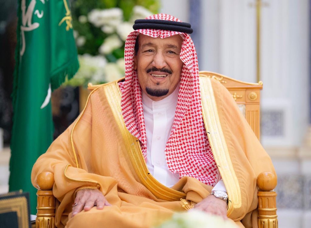 Bndr_509's tweet photo. #خادم_الحرمين_الشريفين

اضحك عسى تضحك لك ايامك السود
يابو فهد ياوالد الشعب كله

لا شفت لك صوره احييك من زود 
كبر اعتزازي والفخر فيك والله

ملك ولا مثلك بك العز والجود
والمجد منك وفيك دقه وجله
🇸🇦🇸🇦🇸🇦

#بندر_بن_دعيجاء_الشراري✒️ https://t.co/yZ80DkWlzp