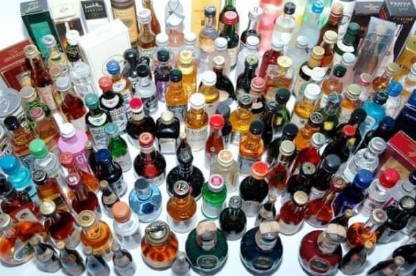 MoreHousePC's tweet photo. Just a reminder that the Summer Fête is this weekend and we’d love any bottles to be brought in to the Student Hub! House points are also available: 1 for any beverage and 2 if it’s alcoholic ☀️🍾 https://t.co/wSTv7Z3OKr