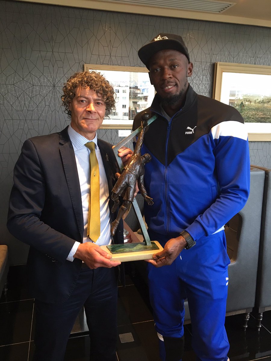 arthurwharton's tweet photo. @usainbolt Givethanks for embracing the legacy of #ArthurWharton - an honour to meet you and an important historic moment as your shared sporting lineage comes together 🇬🇭🇯🇲both World Champs and World Record holders #100 current embraces the first 1886 #icons. 🙌🏽🙌🏽👏🏽👍🏽 https://t.co/ZvuCr2S9QQ