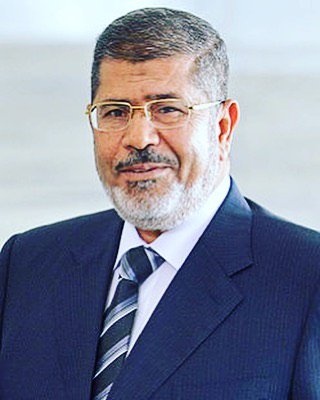 الشماتة في الموت ومنازلة الخصوم الموتى والدعاء عليهم بجهنم والبذاءة مع من صار في ذمة الله بلا حول ولا قوة، هو لون من الرخص والفقر الأخلاقي وانعدام الشرف.
الله يرحمه.
والمجد والخلود والفردوس لشهدائنا الوطنيين من الجيش والشرطة والمدنيين.
#وفادةـمحمدـمرسي     
    #فاطمةـناعوت