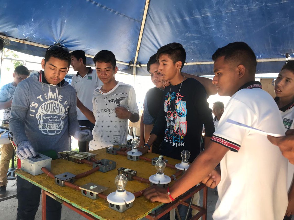 cecytecboquilla's tweet photo. 🔩🗜️⚙️Evaluación y presentación de proyectos finales, alumnos de 2B, docente Ing Omar López #Somoscecytec #YoNoAbandono #FuerteCoahuilaEs @asdru9 @Demetrio_Z @lugocecytec @CECyTECoahuila @GobDeCoahuila https://t.co/9FHNOlaoTC
