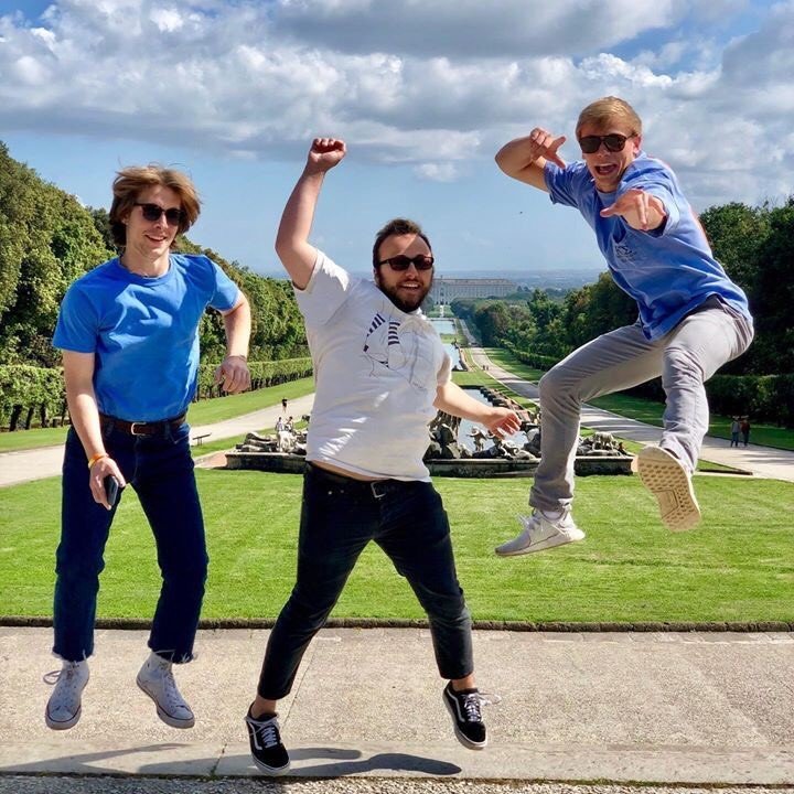 Venerdì gli studenti @OleMissRebels hanno terminato la loro vacanza studio all'Accademia Italiana Salerno. Quattro settimane ricche di attività, divertimento e tanto studio. Guarda il video che riassume la loro esperienza: 
youtu.be/CEqC0hdVW4s
