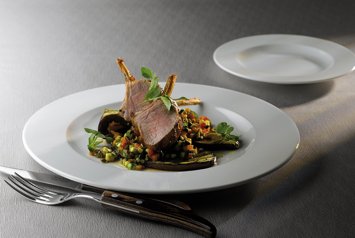 DPSTableware's tweet photo. Inspired by the world's finest cuisines; our stunning Raio collection by Costa Verde features a delicate embossment, perfectly suited to signature dishes, banqueting &amp; fine food presentation 😍👌

#costaverde #finefood #banqueting #gastronomy #cuisine #tableware #finedining https://t.co/N1cVQLEXtz
