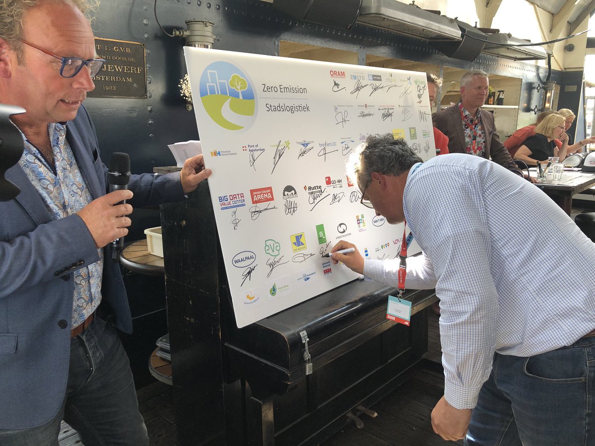 Vandaag heeft SimplyMile de @GreenDealZES ondertekend: “samen werken aan een zero emissie stadslogistiek”.