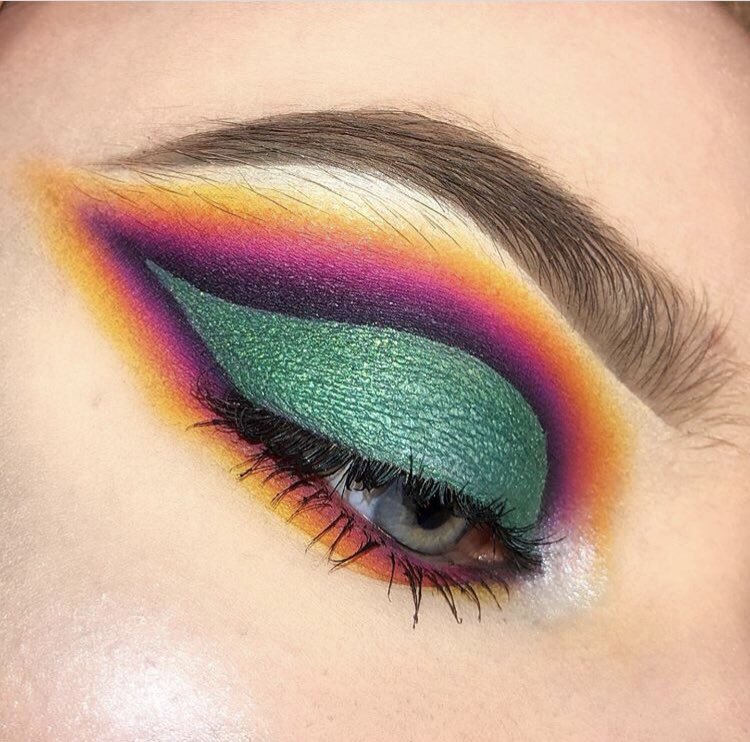 SchillArv's tweet photo. I’m Rebecca and I’m from Sweden. My Instagram is @that_annoying_activist  . Im 17 years old and an aspiring makeup artist. This is one of the many looks I’ve done!🌈🎨🎨#JeffreeeStarPRList https://t.co/Pue2B4KpTZ