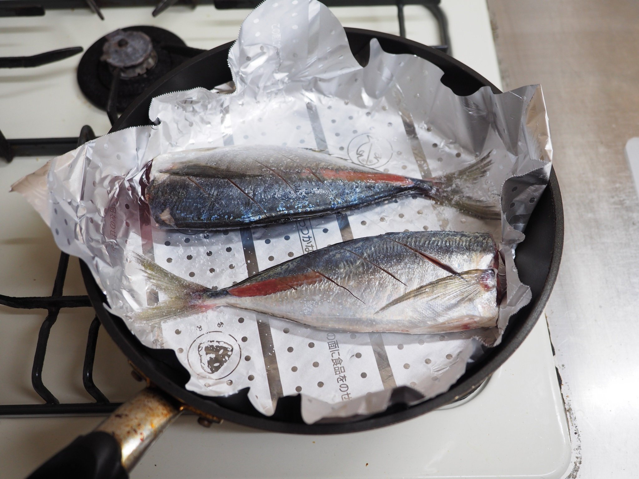 筋肉料理人 藤吉和男 アジの塩焼きです アジは今が旬で フライパンで焼いても美味しいです しかも簡単 材料費はお安くできます T Co Anpdjgdpf1