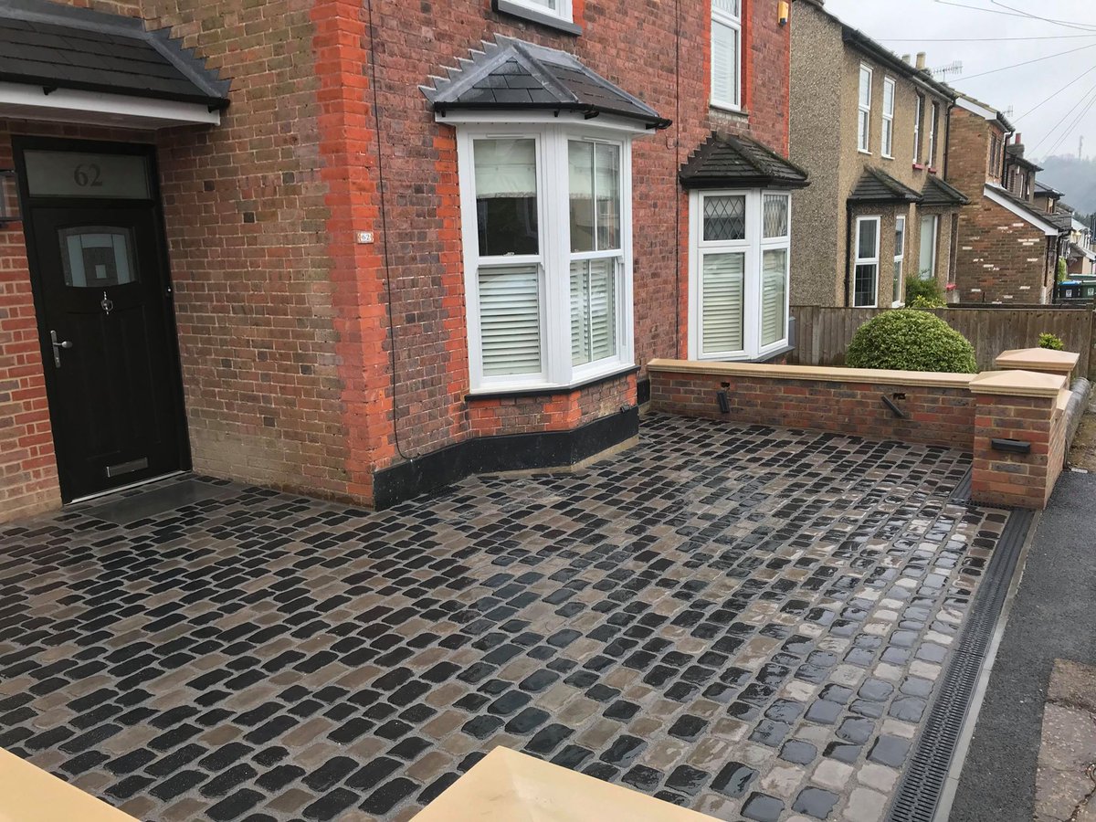 groundcraft_pro's tweet photo. A Marshalls Drivesys original cobble driveway we installed has transformed the front of this house. #groundcraft #inspiringlandscapes #marshallsreg #bestbyfar @IDMGeorge @NeilAndrewMess1 https://t.co/oD5YgdBxvV