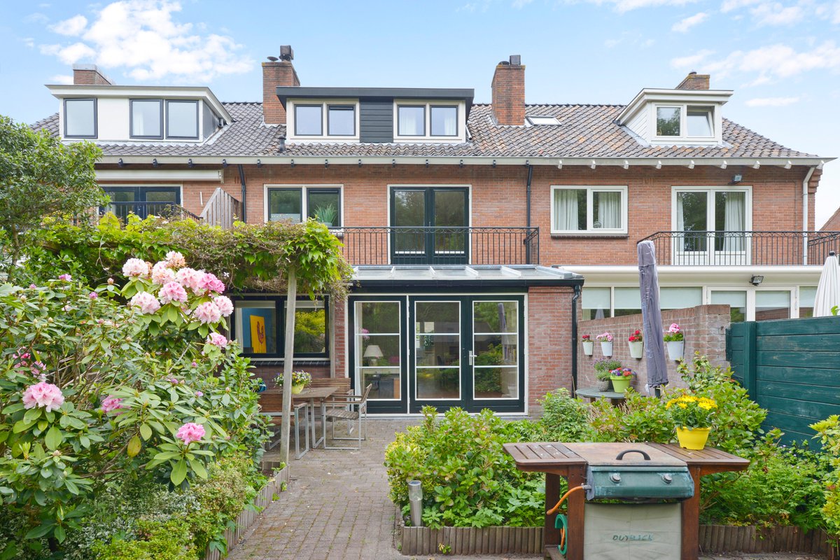 Mijn heerlijke huis aan de Lorentzlaan in Heemstede staat te koop. Interesse? Neem contact op met <a href="/gabriellebraam/">GabriëlleMakelaardij</a> 
gabriellemakelaardij.nl/aanbod/woninga…
#huis #tekoop #makelaar #heemstede #aanhetwater #gezinshuis #natuur