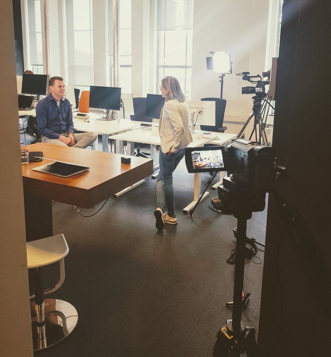 deniseneurink's tweet photo. Opnamedag in Arnhem 🎬 Erg benieuwd naar het resultaat!  

@Luminis_eu @LuminisArnhem

P.S. @pietvandongen vond je het wel leuk? ;) https://t.co/qTOazxnXsh